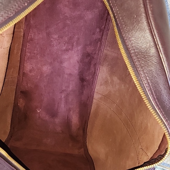 Authentic Rare Burgandy Louis Vuitton Kendall Taiga leather duffle bag - Picture 13 of 15